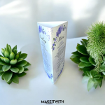 Háromszög Menü/Asztalszám – Lila Klematisz Virágos - Image 2