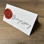 Sátorhajtott ültetőkártya pecséttel